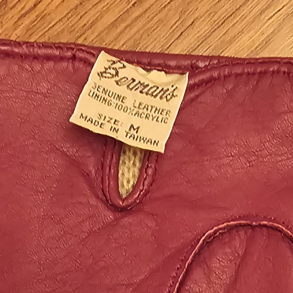 Berman's Classic Red Leather Gloves - Picture 5 of 5